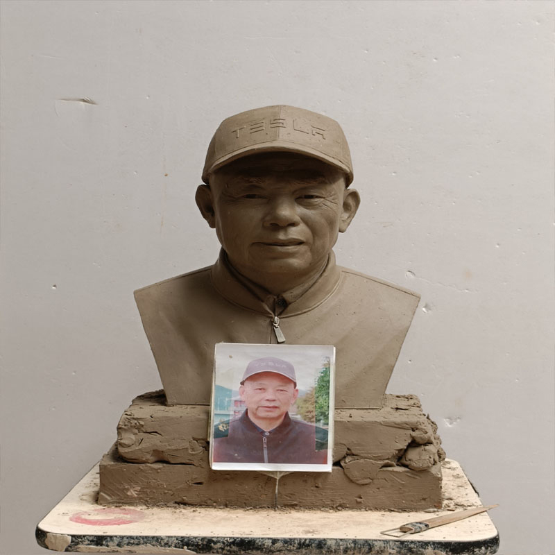 Vlastná bronzová portrétna socha