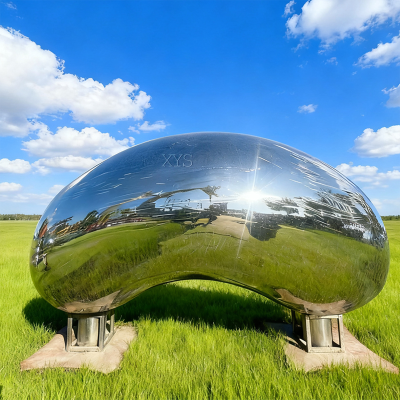 Cloud Pod zrkadlová abstraktná socha